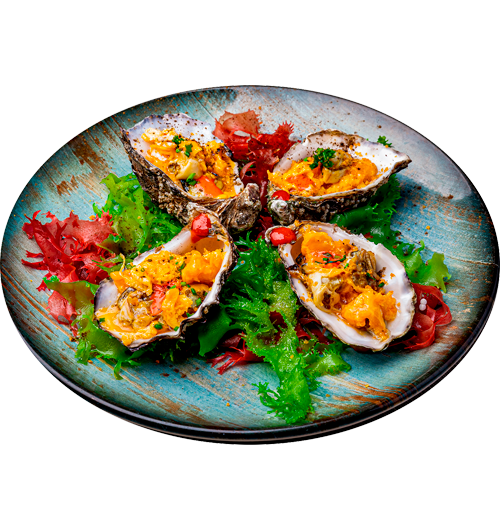 Aurum Fusion presenta un plato con cuatro ostras cocidas, adornadas con hierbas y servidas en un plato azul sobre una cama de verduras mixtas.